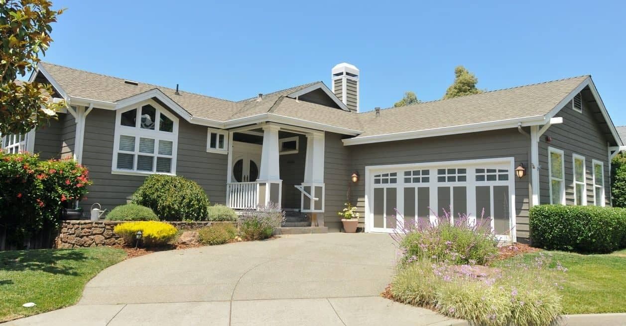 imgi_53_exterior_house_painting_2-e1650644477360.jpg