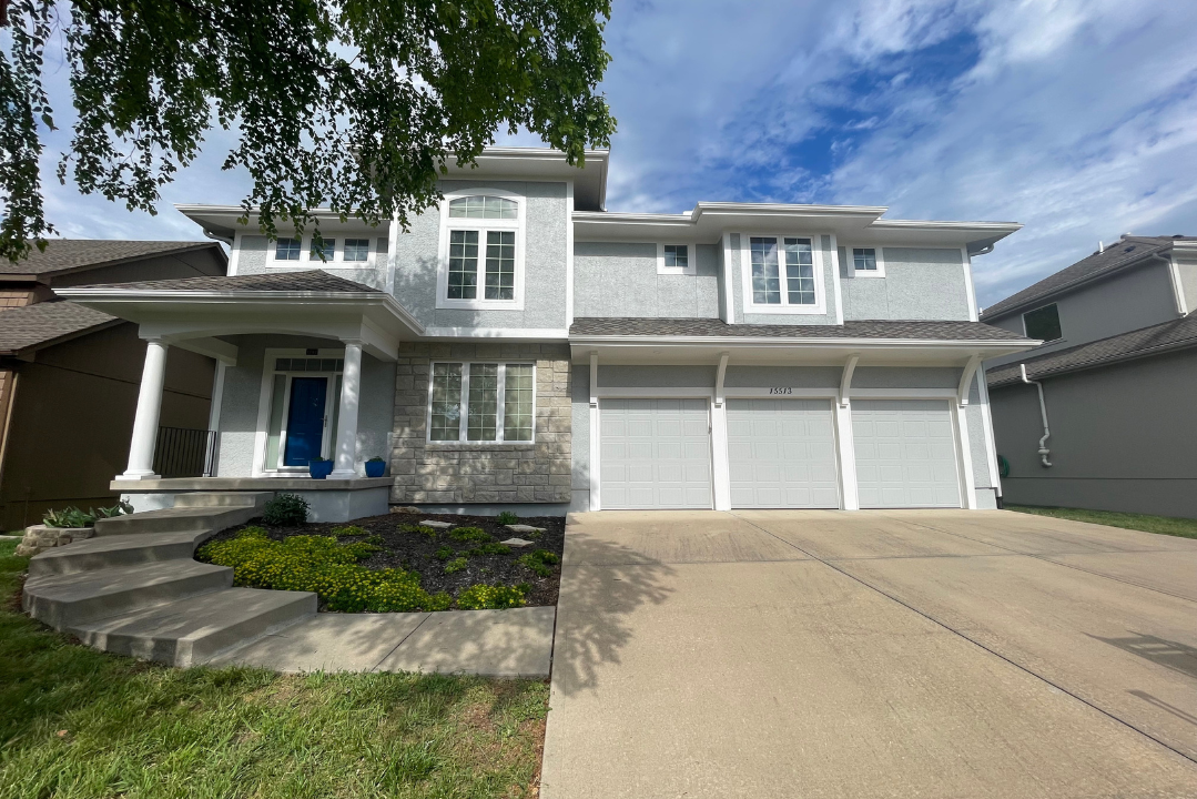residential stucco painting in Shawnee, KS